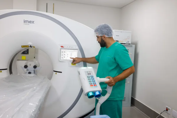 Governo de Minas entrega tomógrafo no município do Serro e amplia acesso a exames