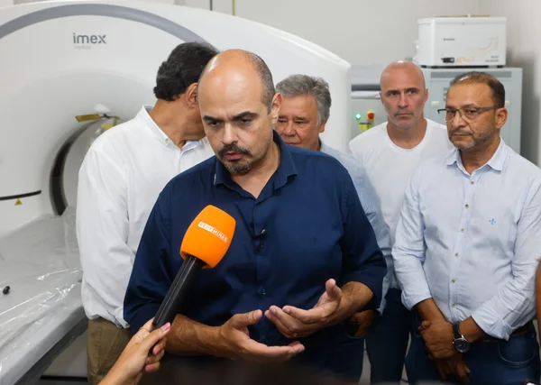 Governo de Minas entrega tomógrafo no município do Serro e amplia acesso a exames