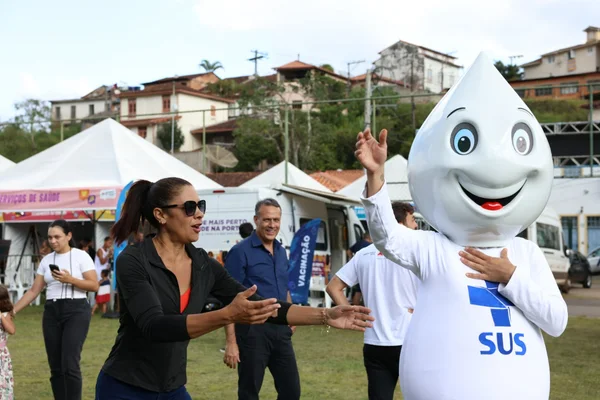 Governador esteve na Praça de Serviços do Governo Presente, em Ouro Preto, e anunciou investimentos para a região Central