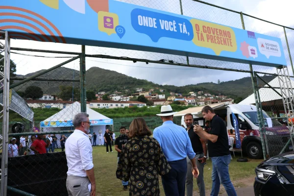 Governador esteve na Praça de Serviços do Governo Presente, em Ouro Preto, e anunciou investimentos para a região Central