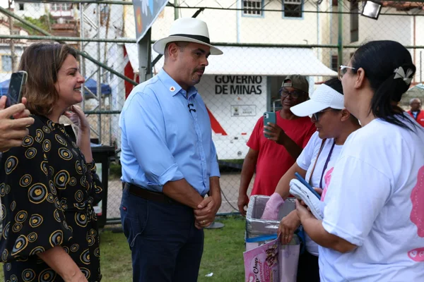 Governador esteve na Praça de Serviços do Governo Presente, em Ouro Preto, e anunciou investimentos para a região Central