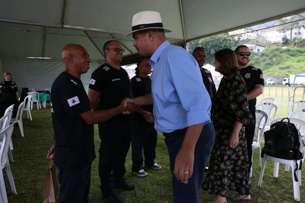 Governador esteve na Praça de Serviços do Governo Presente, em Ouro Preto, e anunciou investimentos para a região Central