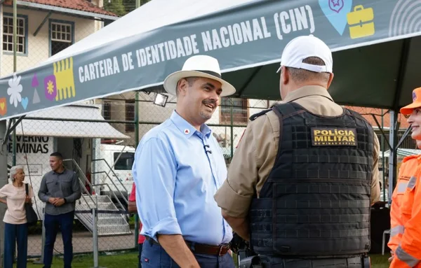 Governador esteve na Praça de Serviços do Governo Presente, em Ouro Preto, e anunciou investimentos para a região Central