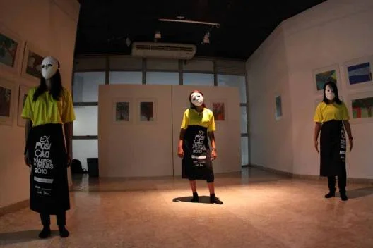 Jovens do Valores de Minas durante a exposição
