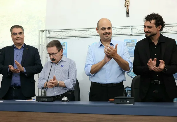 Governo de Minas transfere capital para Barbacena e anuncia novo Colégio Tiradentes na região