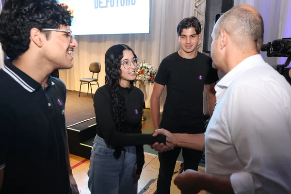 Governador ministra aula inaugural do Trilhas de Futuro em Congonhas