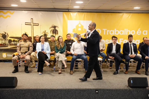 Governo de Minas transfere capital para Paracatu e anuncia novo Colégio Tiradentes na região