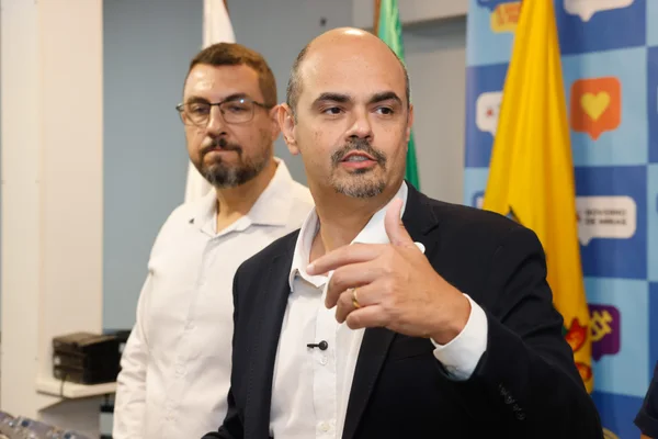 Governo de Minas transfere capital para Paracatu e anuncia novo Colégio Tiradentes na região
