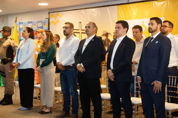 Governo de Minas transfere capital para Paracatu e anuncia novo Colégio Tiradentes na região