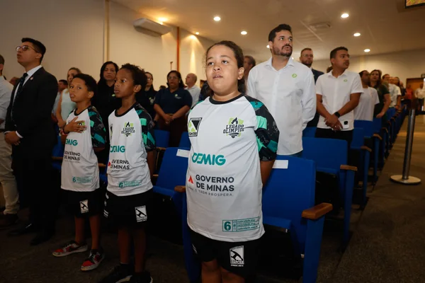 Governo de Minas transfere capital para Paracatu e anuncia novo Colégio Tiradentes na região