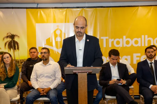 Governo de Minas transfere capital para Paracatu e anuncia novo Colégio Tiradentes na região