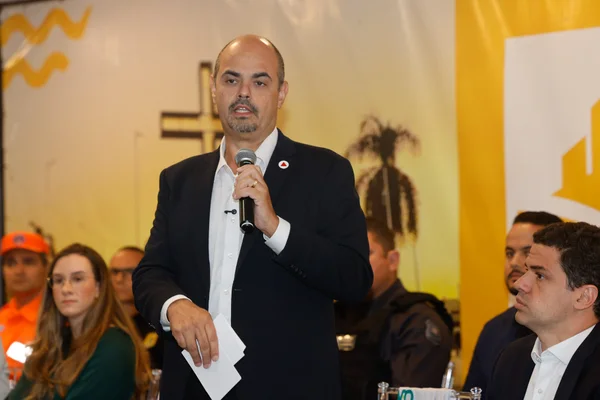 Governo de Minas transfere capital para Paracatu e anuncia novo Colégio Tiradentes na região