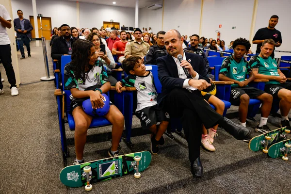 Governo de Minas transfere capital para Paracatu e anuncia novo Colégio Tiradentes na região