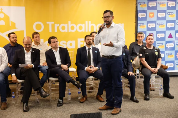 Governo de Minas transfere capital para Paracatu e anuncia novo Colégio Tiradentes na região
