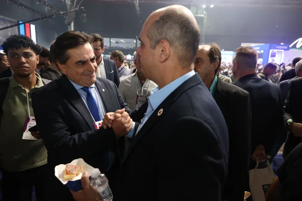 Governo de Minas reforça diálogo com municípios durante Congresso da AMM e estreia estande de serviços integrados