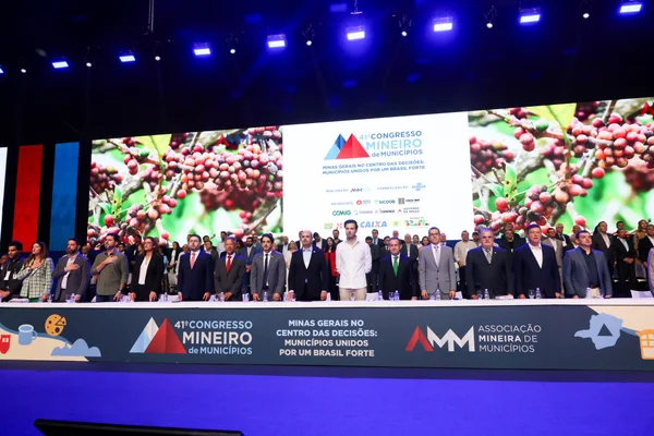 Governo de Minas reforça diálogo com municípios durante Congresso da AMM e estreia estande de serviços integrados