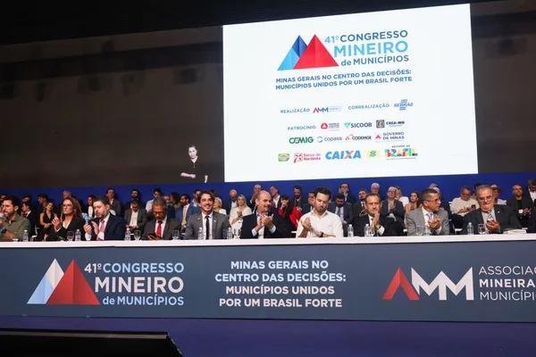 Governo de Minas reforça diálogo com municípios durante Congresso da AMM e estreia estande de serviços integrados