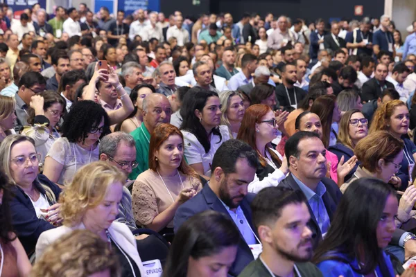Governo de Minas reforça diálogo com municípios durante Congresso da AMM e estreia estande de serviços integrados