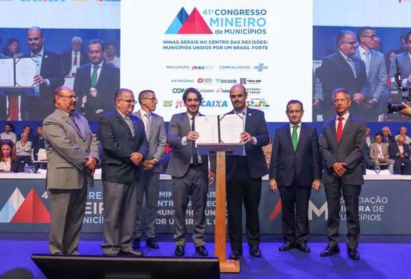 Governo de Minas reforça diálogo com municípios durante Congresso da AMM e estreia estande de serviços integrados