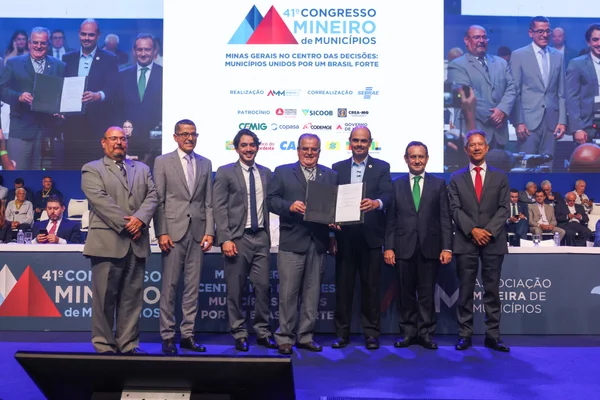 Governo de Minas reforça diálogo com municípios durante Congresso da AMM e estreia estande de serviços integrados