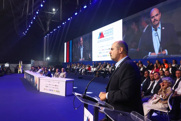 Governo de Minas reforça diálogo com municípios durante Congresso da AMM e estreia estande de serviços integrados