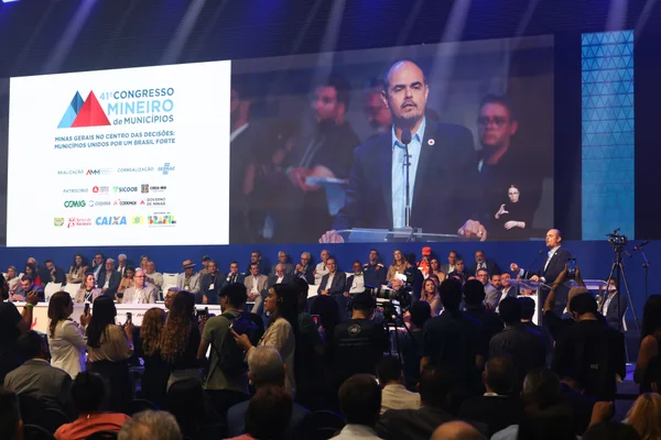 Governo de Minas reforça diálogo com municípios durante Congresso da AMM e estreia estande de serviços integrados