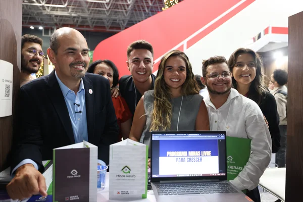 Governo de Minas reforça diálogo com municípios durante Congresso da AMM e estreia estande de serviços integrados