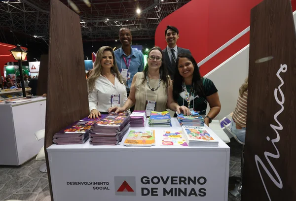 Governo de Minas encerra atividades do estande de serviços integrados no Congresso da AMM
