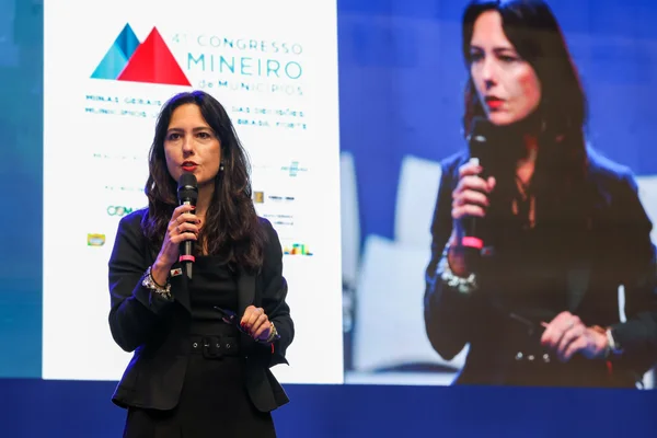 Governo de Minas encerra atividades do estande de serviços integrados no Congresso da AMM