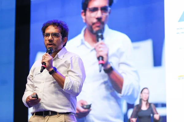 Governo de Minas encerra atividades do estande de serviços integrados no Congresso da AMM