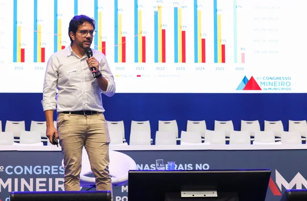 Governo de Minas encerra atividades do estande de serviços integrados no Congresso da AMM