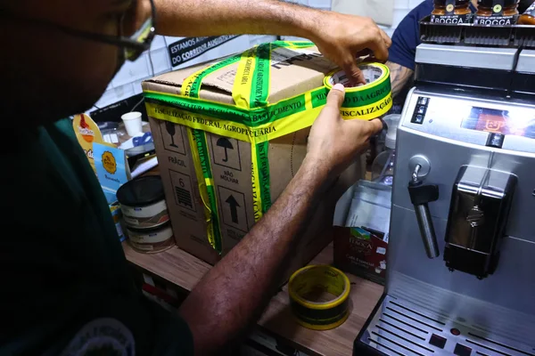Operação Baco apreende 2 mil litros de bebidas irregulares em 30 dias