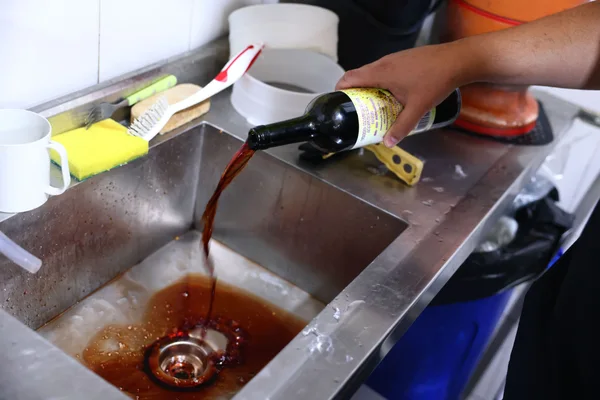 Operação Baco apreende 2 mil litros de bebidas irregulares em 30 dias