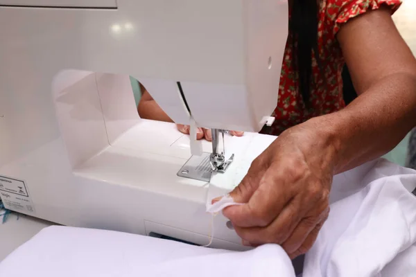 Governo de Minas entrega máquinas de costura do projeto Trajeto Moda em Chapada Gaúcha