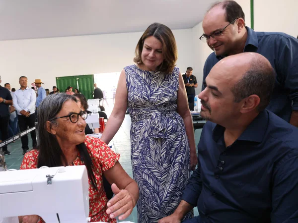 Governo de Minas entrega máquinas de costura do projeto Trajeto Moda em Chapada Gaúcha