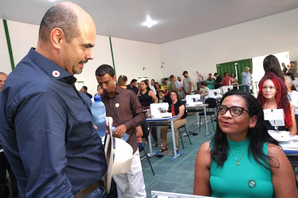 Governo de Minas entrega máquinas de costura do projeto Trajeto Moda em Chapada Gaúcha