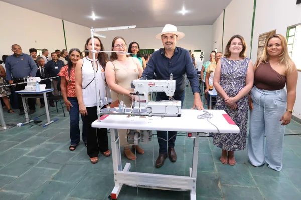 Governo de Minas entrega máquinas de costura do projeto Trajeto Moda em Chapada Gaúcha