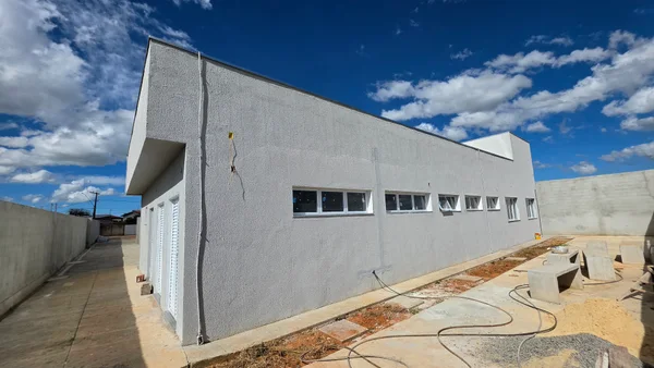 Governo de Minas vistoria obras de Unidade Básica de Saúde em Santa Rosa da Serra