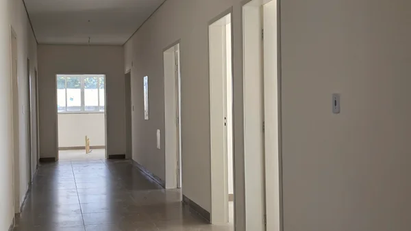 Governo de Minas vistoria obras de Unidade Básica de Saúde em Santa Rosa da Serra