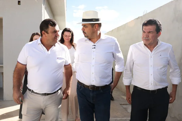 Governo de Minas vistoria obras de Unidade Básica de Saúde em Santa Rosa da Serra