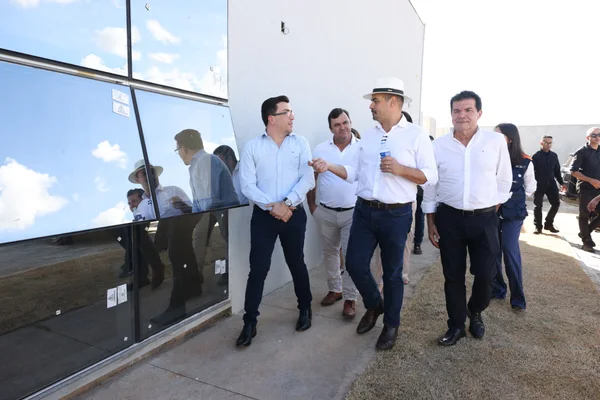 Governo de Minas vistoria obras de Unidade Básica de Saúde em Santa Rosa da Serra