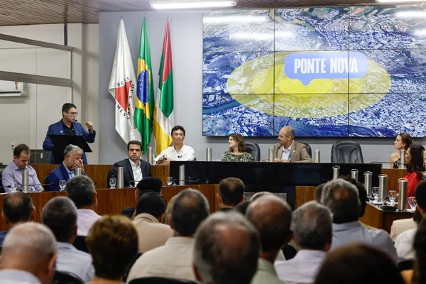 Governo de Minas transfere capital para Ponte Nova e anuncia ampliação da vacinação contra a influenza em todo o Estado