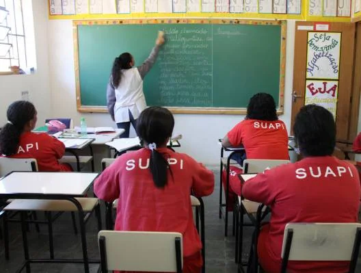 Detentas do Presídio Feminino José Abranches Gonçalves em aula
