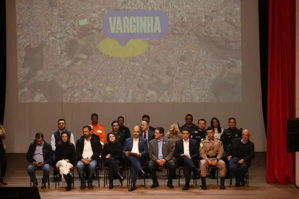 Governo de Minas transfere capital para Varginha e anuncia dois novos Colégios Tiradentes para região