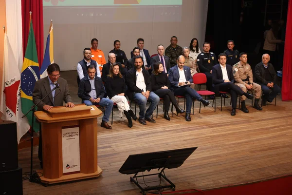 Governo de Minas transfere capital para Varginha e anuncia dois novos Colégios Tiradentes para região