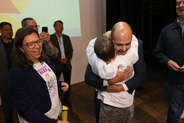 Governo de Minas transfere capital para Varginha e anuncia dois novos Colégios Tiradentes para região