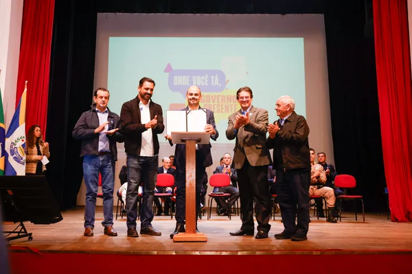 Governo de Minas transfere capital para Varginha e anuncia dois novos Colégios Tiradentes para região