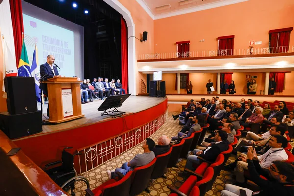 Governo de Minas transfere capital para Varginha e anuncia dois novos Colégios Tiradentes para região
