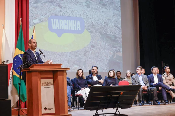 Governo de Minas transfere capital para Varginha e anuncia dois novos Colégios Tiradentes para região