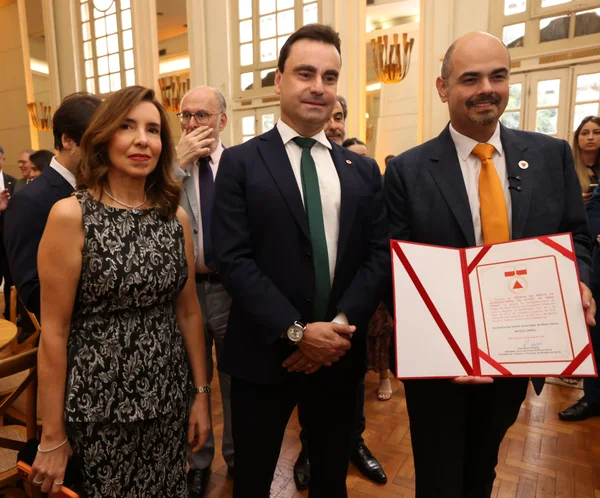 Governador de Minas recebe Medalha do Mérito da Advocacia-Geral do Estado